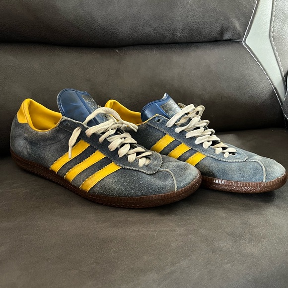 Men’s vintage adidas shoes